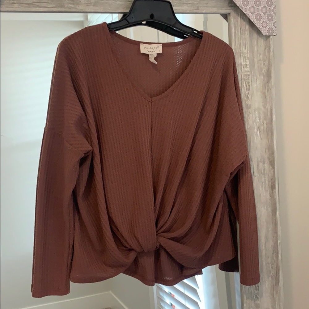 Long sleeve knit top
